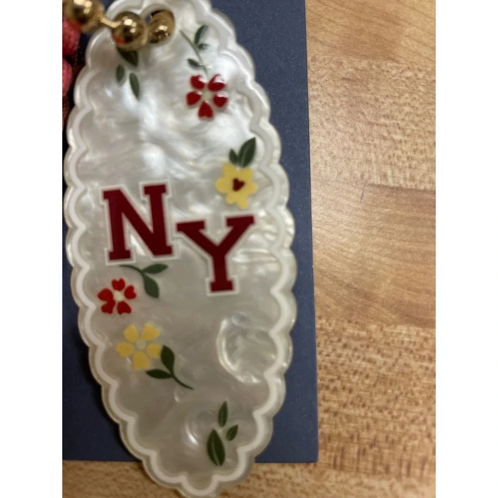 Unbranded stylized keychain